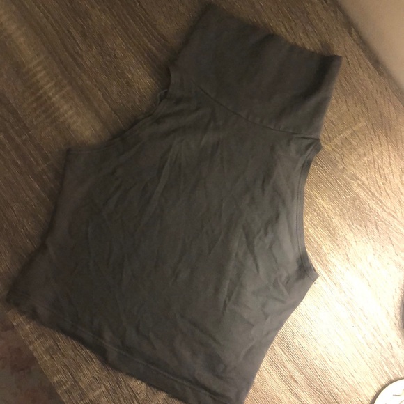 GREY Sleeveless turtleneck crop top - Picture 4 of 5